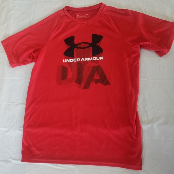 ⭐ Under Armour Red Short Sleeve T Shirt Size Youth Large Loose Heat Gear - Picture 1 of 4